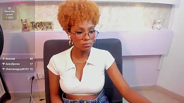 Snapshot of LiannaDixon chatting on 24, 12, 2024 LiannaDixon online show from 24, 12, 2024