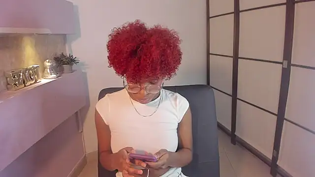 Snapshot of LiannaDixon chatting on 7, 1, 2025 LiannaDixon online show from 7, 1, 2025