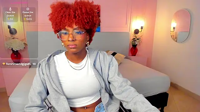 Snapshot of LiannaDixon chatting on 6, 2, 2025 LiannaDixon online show from 6, 2, 2025