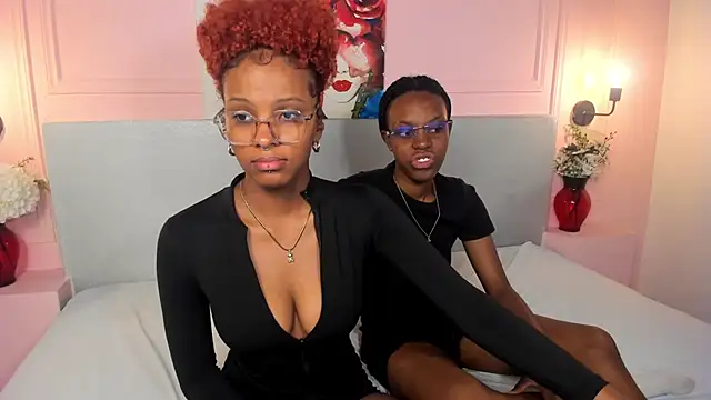 Snapshot of LiannaDixon chatting on 11, 2, 2025 LiannaDixon online show from 11, 2, 2025