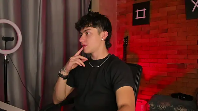 Snapshot of Ares_Dickson chatting on 5, 2, 2025 Ares Dickson online show from 5, 2, 2025