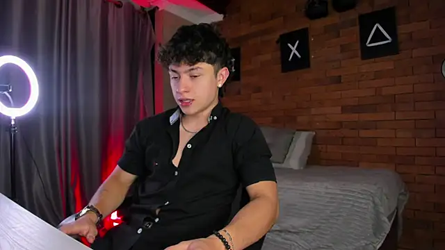 Snapshot of Ares_Dickson chatting on 6, 2, 2025 Ares Dickson online show from 6, 2, 2025