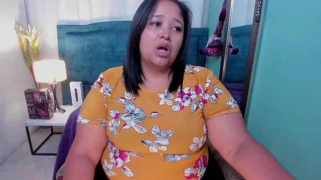 Busty Juicy online show from 7, 1, 2025
