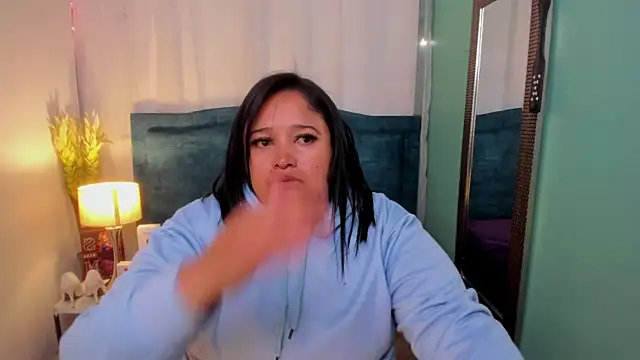 Busty Juicy online show from 23, 1, 2025