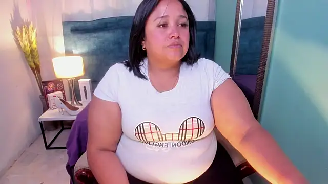 Busty Juicy online show from 19, 2, 2025