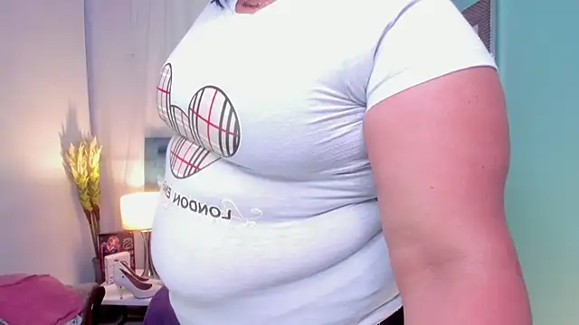 Busty Juicy online show from 20, 2, 2025