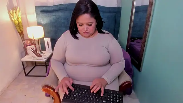 Busty Juicy online show from 1, 3, 2025