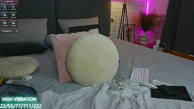 Selena Lily online show from 12, 2, 2025