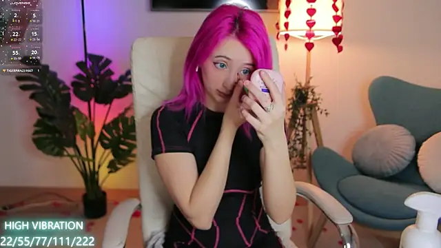 Selena Lily online show from 23, 2, 2025
