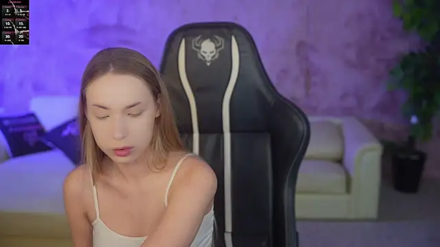 Snapshot of Linda054 chatting on 20, 10, 2025 Linda054 online show from 20, 10, 2025