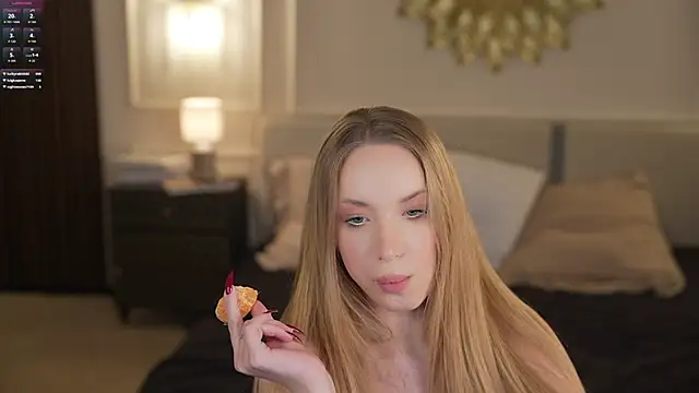 Snapshot of Linda054 chatting on 22, 10, 2025 Linda054 online show from 22, 10, 2025