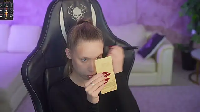 Snapshot of Linda054 chatting on 30, 10, 2025 Linda054 online show from 30, 10, 2025