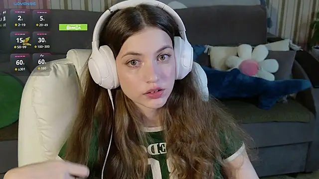 Sarah Supershy online show from 25, 11, 2025