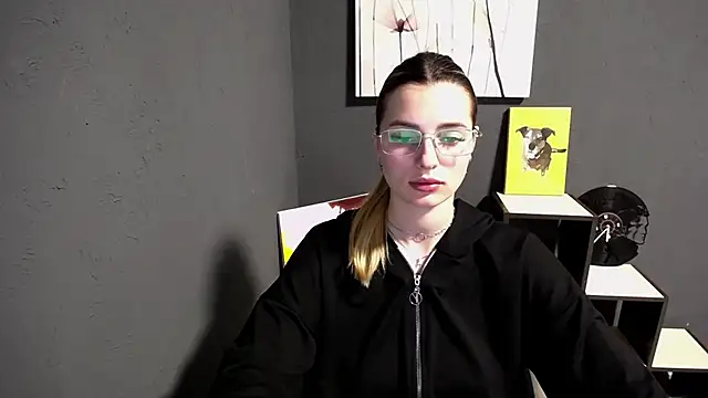 lady olivia  online show from 15, 5, 2026