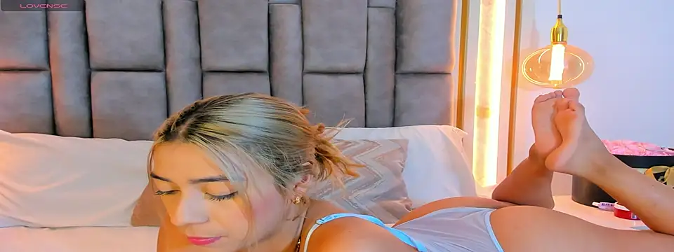 Snapshot of elianabrown chatting on 7, 4, 2026 elianabrown online show from 7, 4, 2026