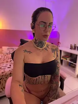 YasmimBrasil online show from 7, 7, 2026