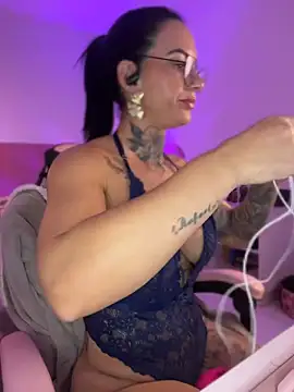 YasmimBrasil online show from 14, 7, 2026