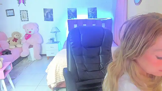 Snapshot of arisha_katy1 chatting on 17, 10, 2025 arisha katy1 online show from 17, 10, 2025