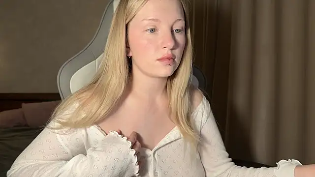 Snapshot of x_ivy_x chatting on 30, 10, 2025 x ivy x online show from 30, 10, 2025