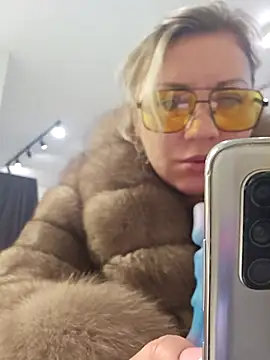 Snapshot of zarina3003 chatting on 15, 12, 2025 zarina3003 online show from 15, 12, 2025