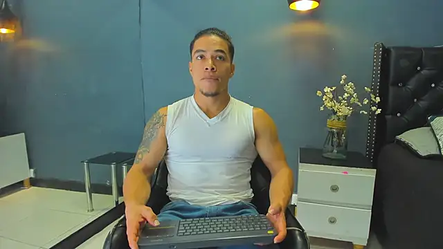 Bryson Collins  online show from 19, 2, 2025
