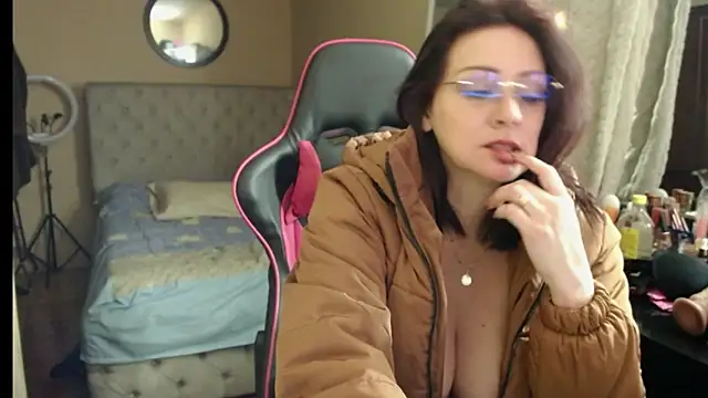 Carol Scottt online show from 22, 12, 2025