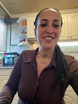 Snapshot of CarolaDrago chatting on 7, 4, 2026 CarolaDrago online show from 7, 4, 2026