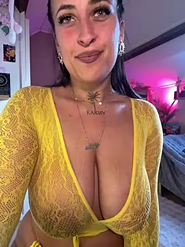 Snapshot of CarolaDrago chatting on 8, 4, 2026 CarolaDrago online show from 8, 4, 2026