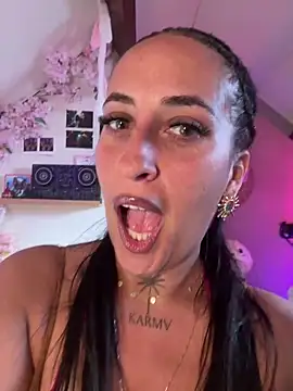 Snapshot of CarolaDrago chatting on 9, 4, 2026 CarolaDrago online show from 9, 4, 2026