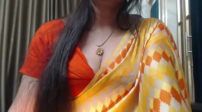 Snapshot of desi-maisa130 chatting on 1, 12, 2024 desi-maisa130 online show from 1, 12, 2024