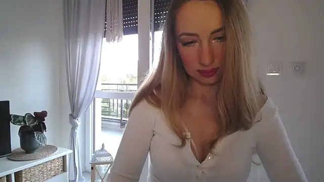Snapshot of JulietteDiamond chatting on 12, 9, 2025 JulietteDiamond online show from 12, 9, 2025