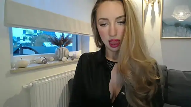 Snapshot of JulietteDiamond chatting on 23, 10, 2025 JulietteDiamond online show from 23, 10, 2025