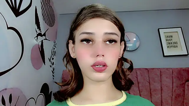 ValeriaAguilar online show from 7, 1, 2025