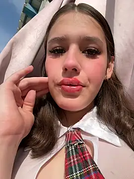 ValeriaAguilar online show from 10, 7, 2026