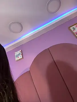ValeriaAguilar online show from 24, 7, 2026