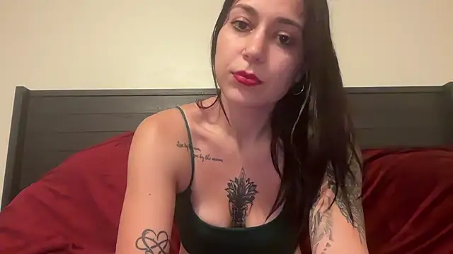 Snapshot of QueenLolaX chatting on 10, 10, 2025 QueenLolaX online show from 10, 10, 2025