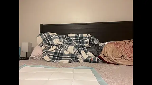 Snapshot of QueenLolaX chatting on 11, 10, 2025 QueenLolaX online show from 11, 10, 2025