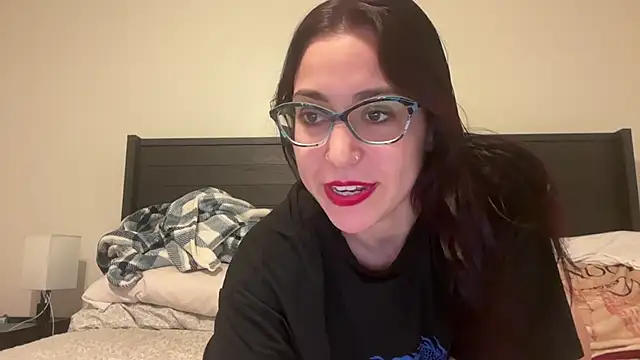 Snapshot of QueenLolaX chatting on 12, 10, 2025 QueenLolaX online show from 12, 10, 2025