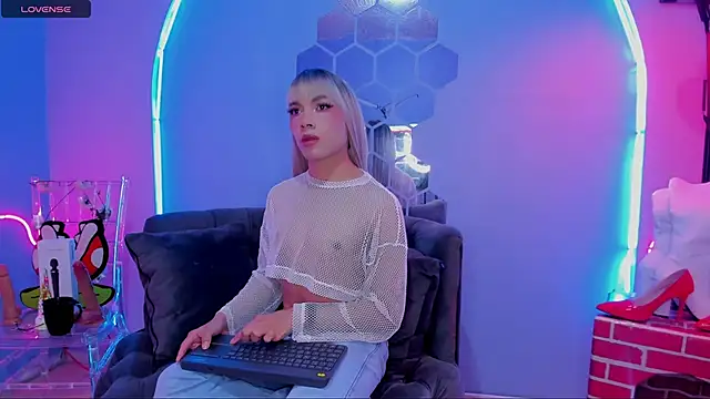 Megan Do Santos online show from 6, 1, 2025