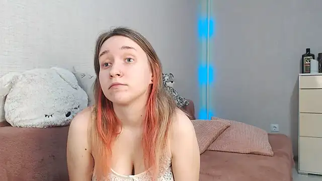 lovely hayley online show from 14, 3, 2026