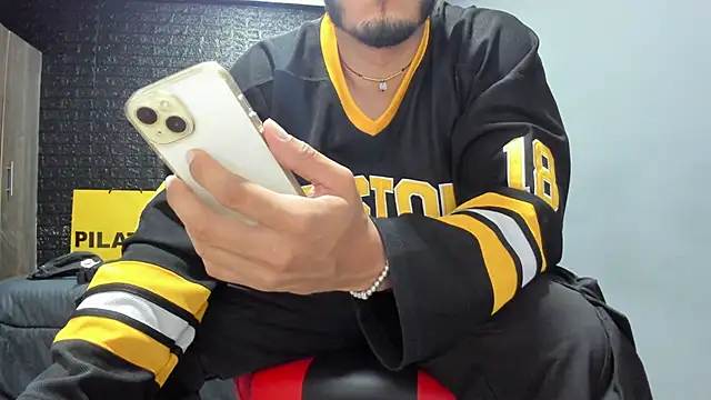 Snapshot of taurus_boy1 chatting on 10, 10, 2025 taurus boy1 online show from 10, 10, 2025