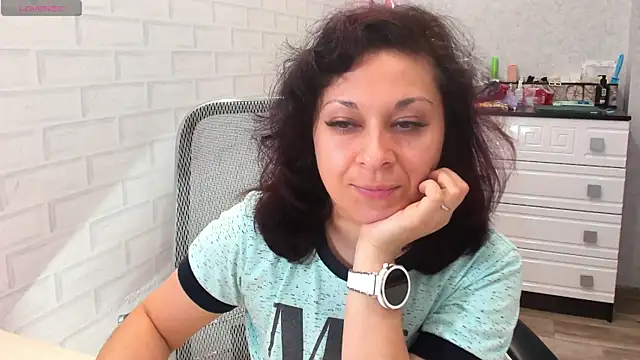 TeasyLana online show from 7, 5, 2026