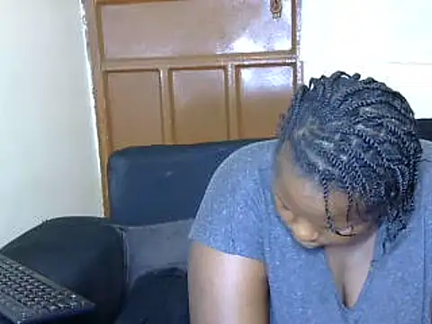 Snapshot of Pretty_lilly02 chatting on 5, 3, 2025 Pretty lilly02 online show from 5, 3, 2025