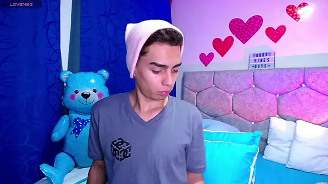 OwenBluee online show from 18, 2, 2025