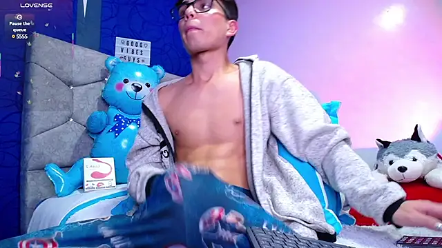 OwenBluee online show from 3, 3, 2025