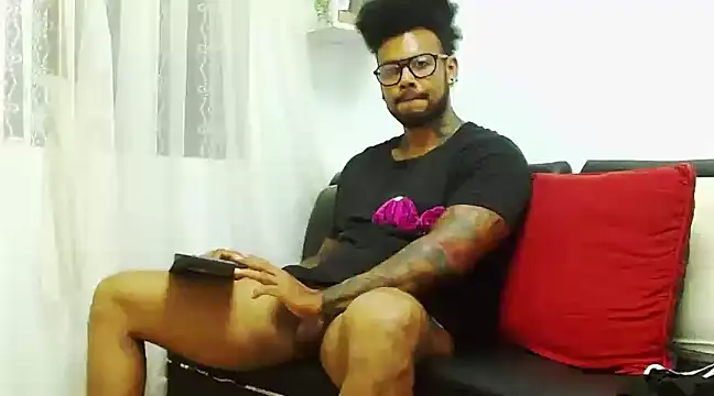 Snapshot of LewisStrong chatting on 7, 1, 2025 LewisStrong online show from 7, 1, 2025