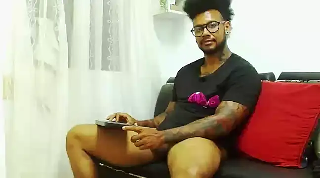 Snapshot of LewisStrong chatting on 8, 1, 2025 LewisStrong online show from 8, 1, 2025