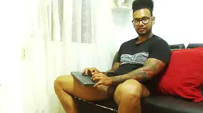 Snapshot of LewisStrong chatting on 10, 1, 2025 LewisStrong online show from 10, 1, 2025