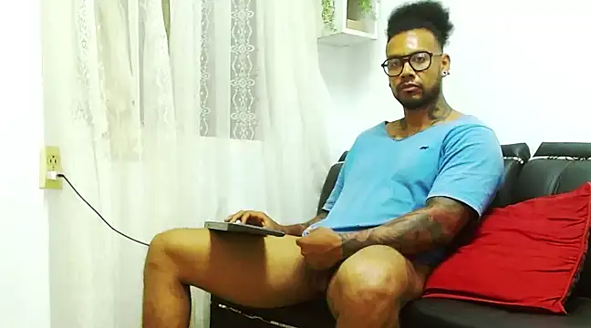 Snapshot of LewisStrong chatting on 15, 1, 2025 LewisStrong online show from 15, 1, 2025