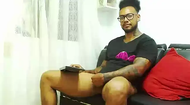 Snapshot of LewisStrong chatting on 17, 1, 2025 LewisStrong online show from 17, 1, 2025